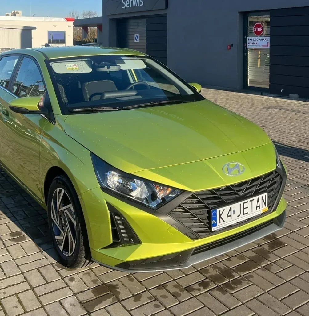 Hyundai i20 z tablicą K4 JETAN