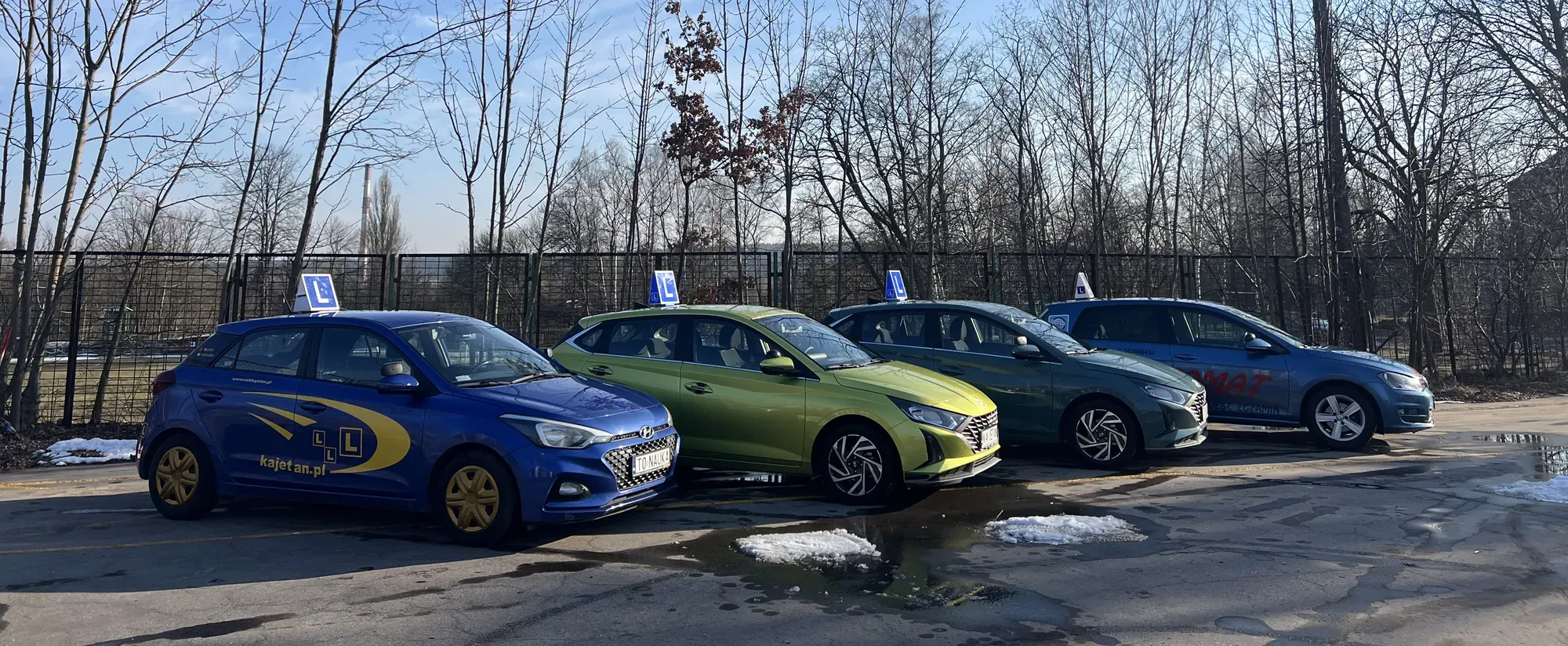 Flota samochodów szkoleniowych OSK Kajetan.pl na placu